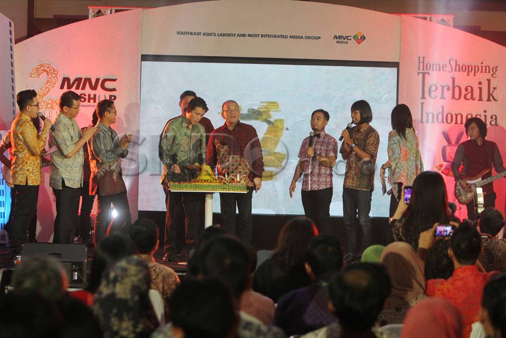 HUT Ke-2 MNC Shop, Perluas...