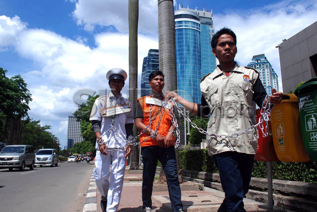 Aktivis Tuntut KPK Segera...