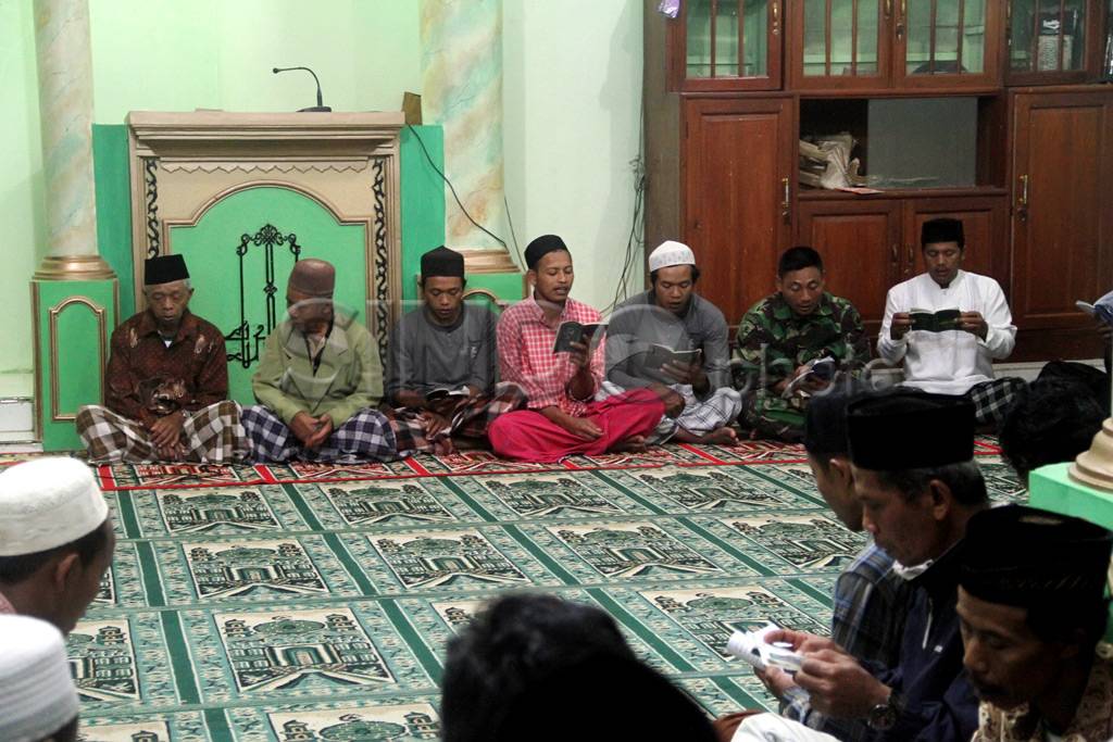 Warga Gelar Doa Bersama...