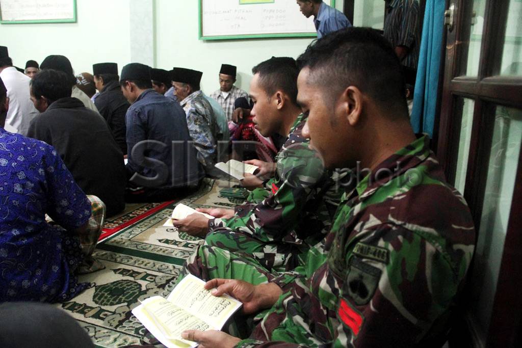 Warga Gelar Doa Bersama...