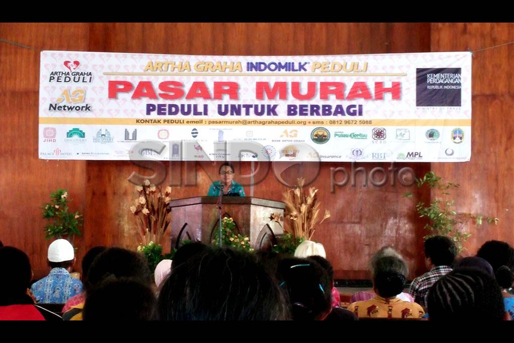 Menteri Yohana Yembise...