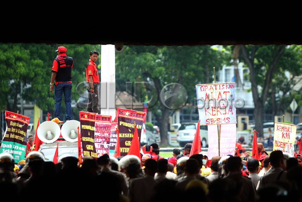 Ribuan Buruh Palembang...