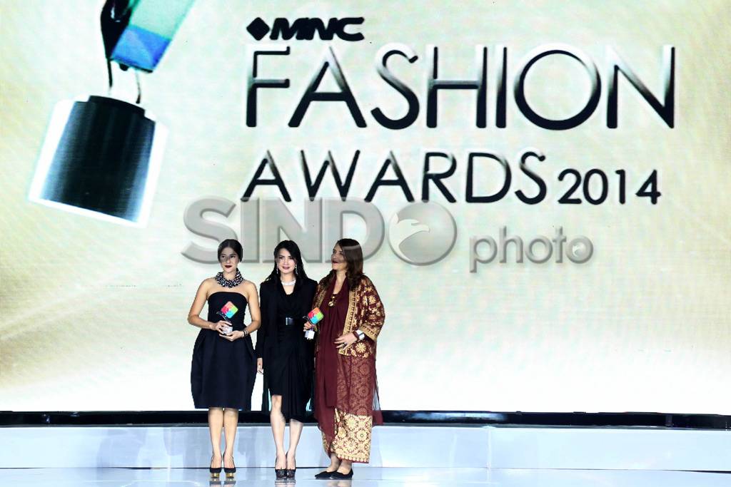 Dian Sastro Raih Best...