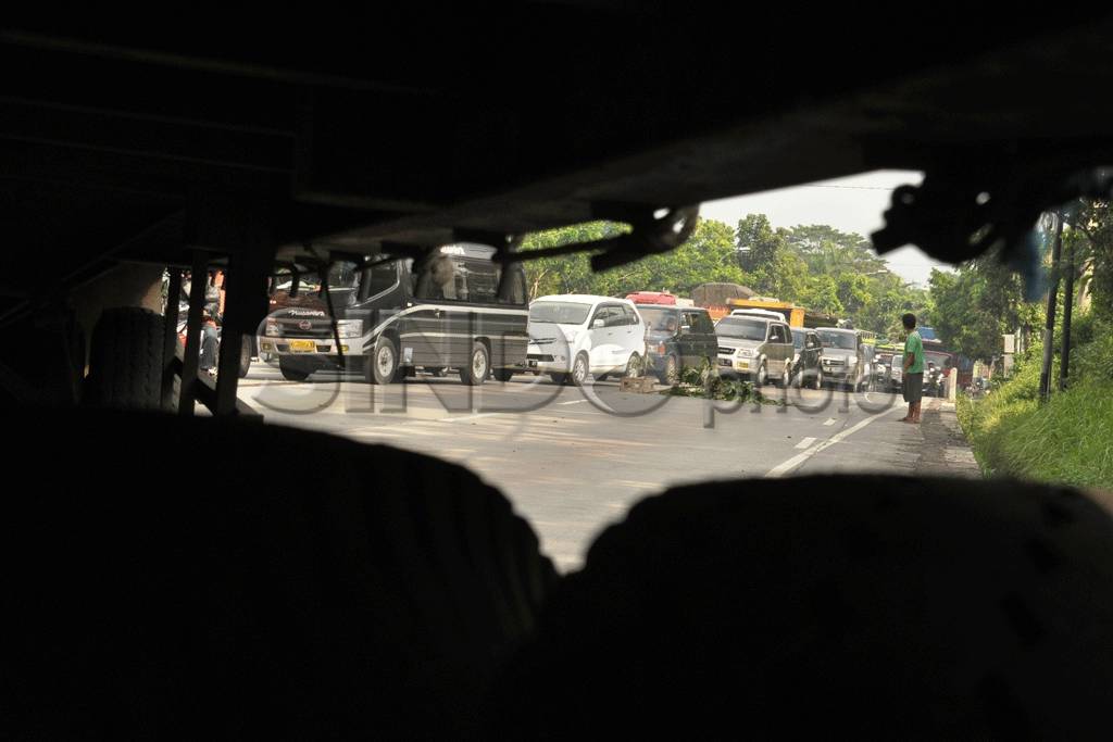 Truk Pengangkut Semen...