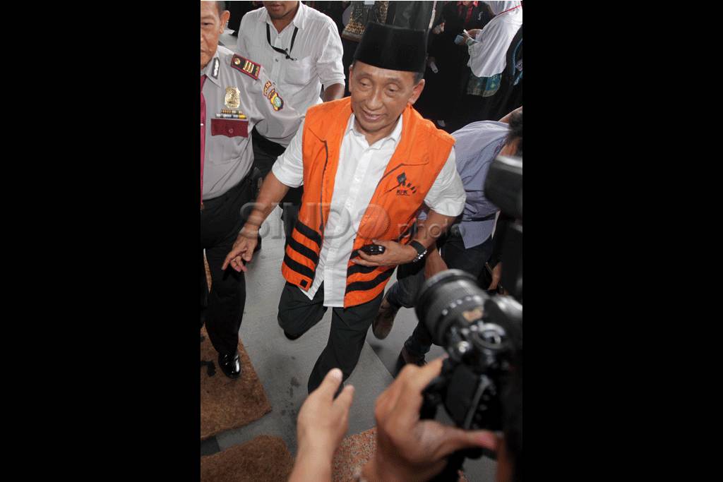 KPK Lanjutkan Pemeriksaan...