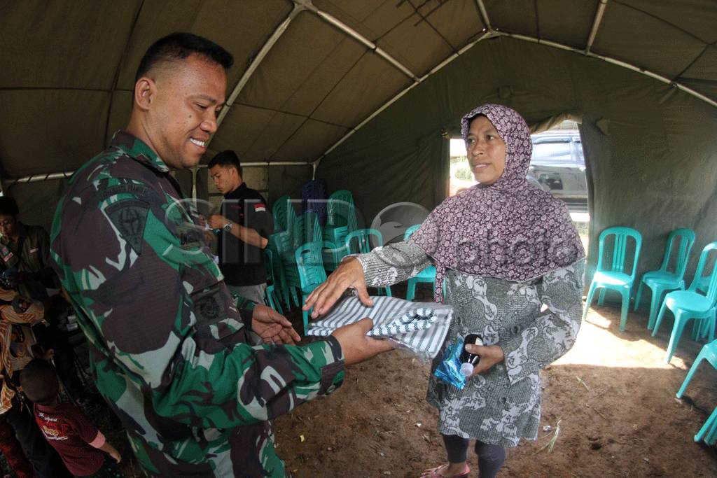 Petugas Kesehatan Terus...