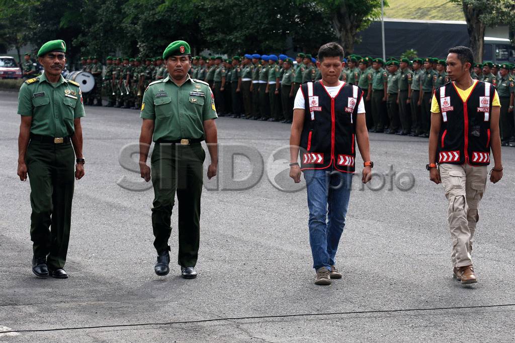 Dua Anggota TNI dan...