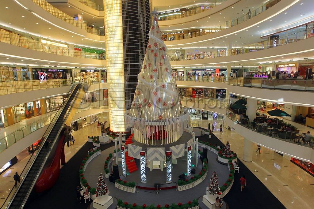 Pohon Natal Raksasa...