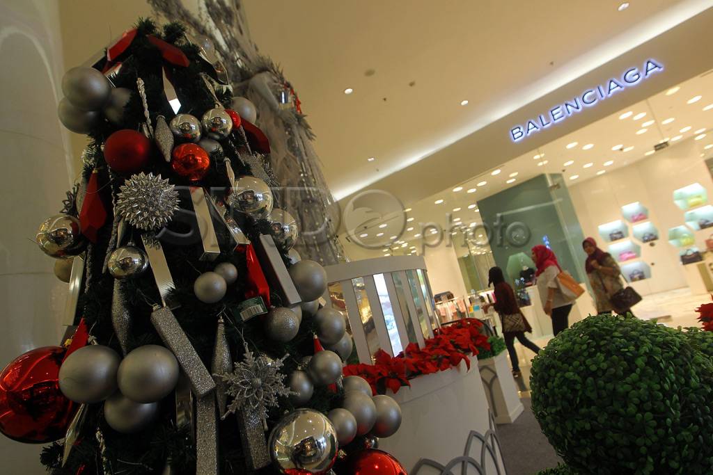 Pohon Natal Raksasa...