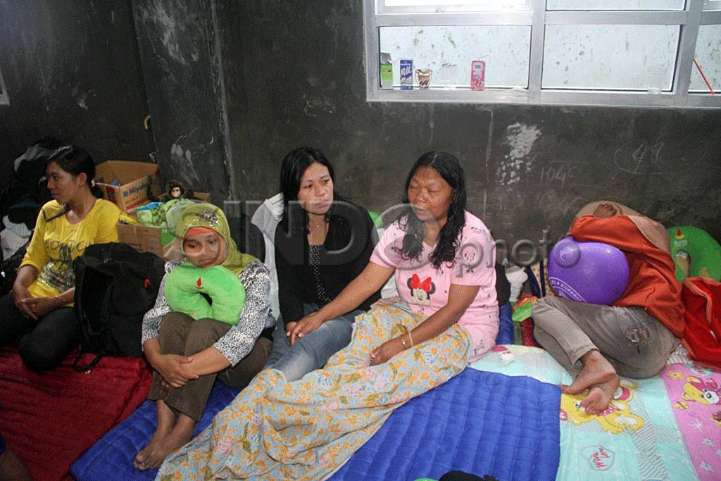 Pengungsi Tanah Longsor...