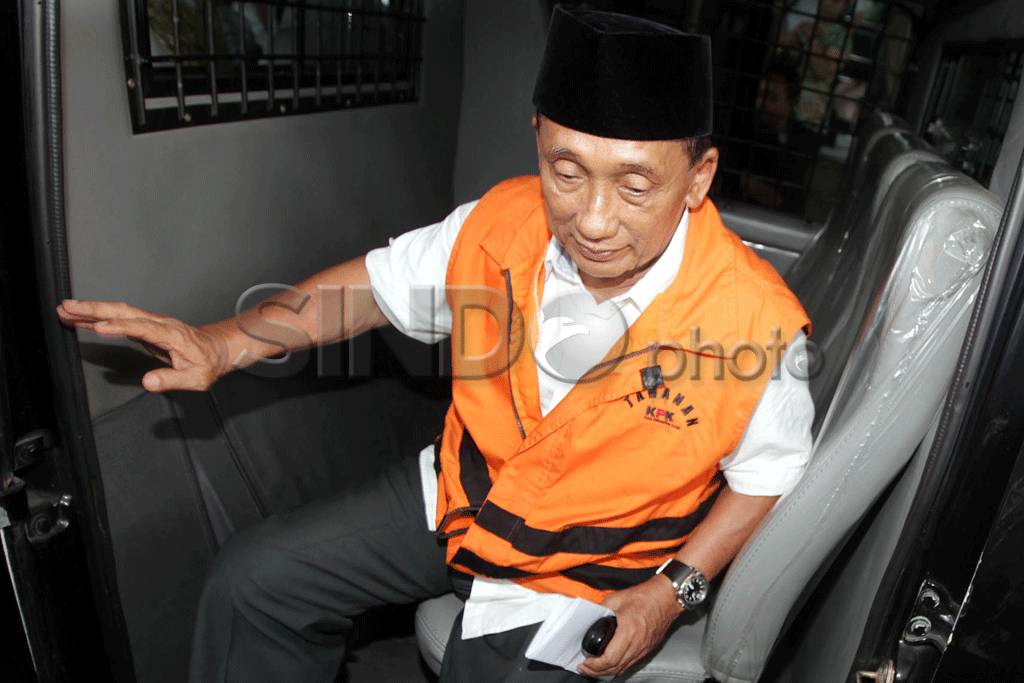 KPK Gali Keterangan...