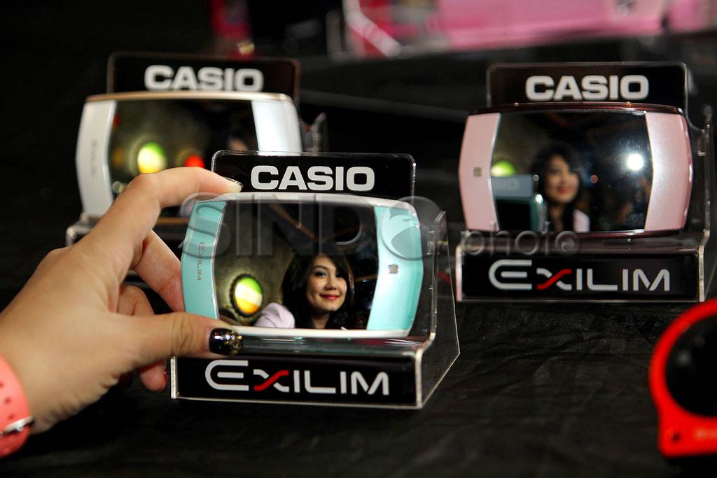 Casio Exilim EX-MR1...