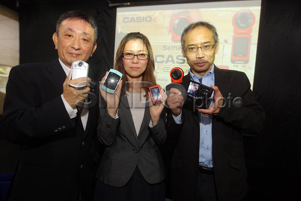 Casio Exilim EX-MR1...