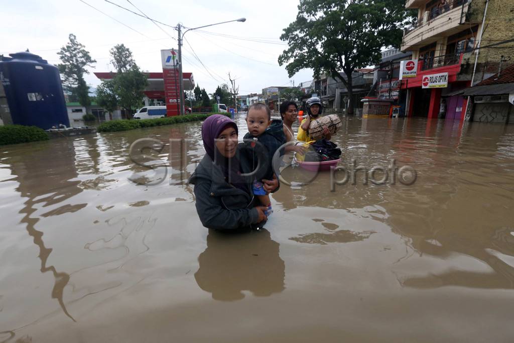 Banjir Rendam Sejumlah...