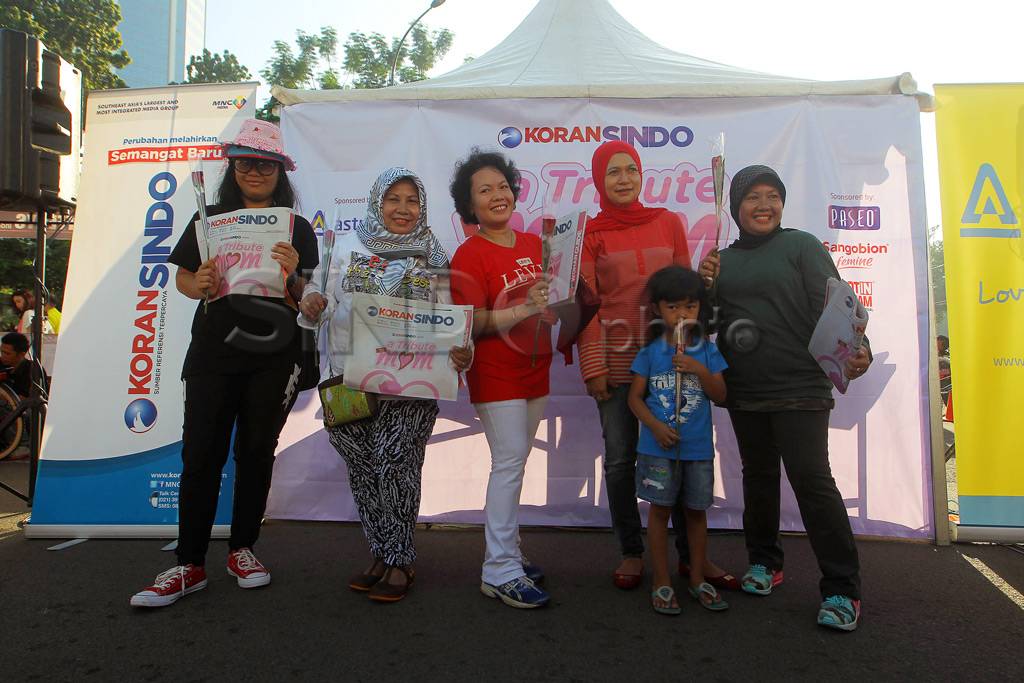 Peringati Hari Ibu,...