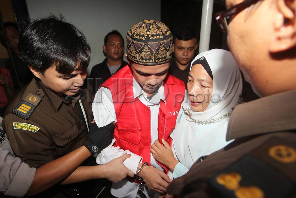 Agun Bersama Tiga Terdakwa...