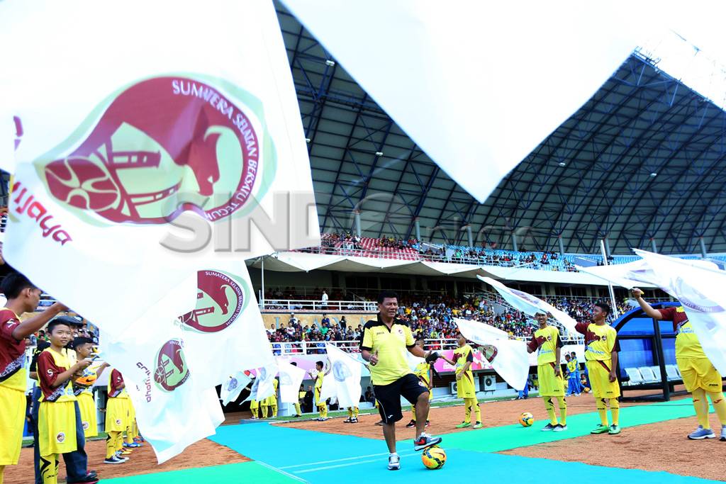 Target Juara ISL 2015,...