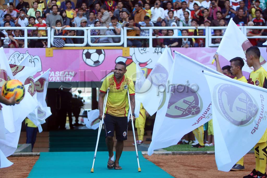 Target Juara ISL 2015,...