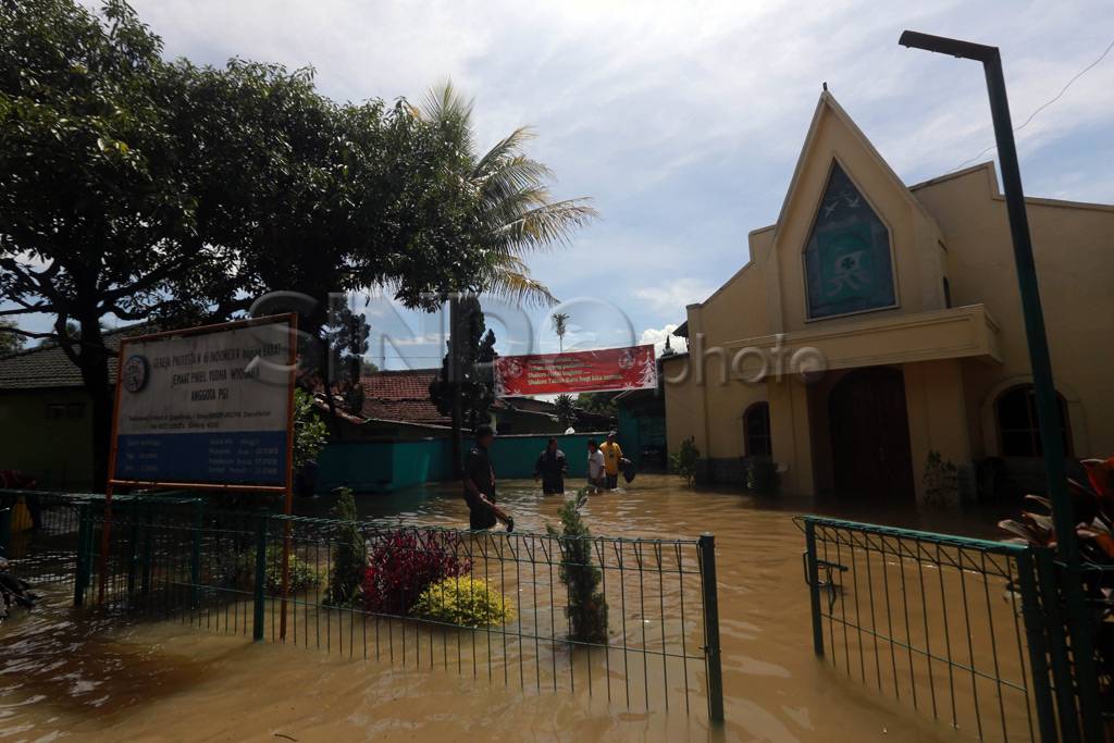 Persiapan Natal di Gereja...