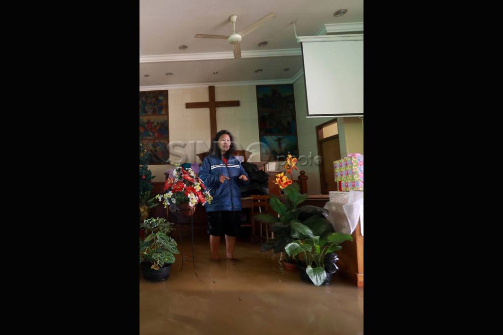 Persiapan Natal di Gereja...