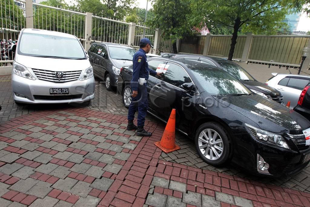 Tujuh Mobil Fuad Amin...
