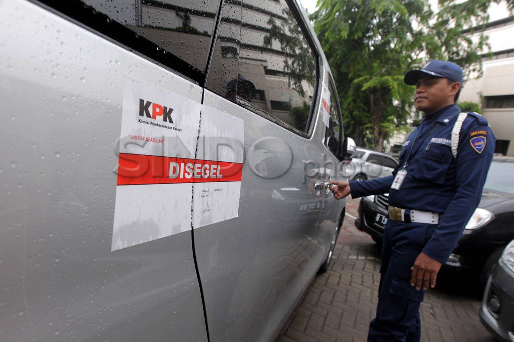 Tujuh Mobil Fuad Amin...