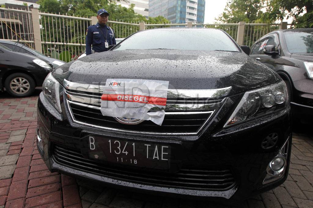 Tujuh Mobil Fuad Amin...