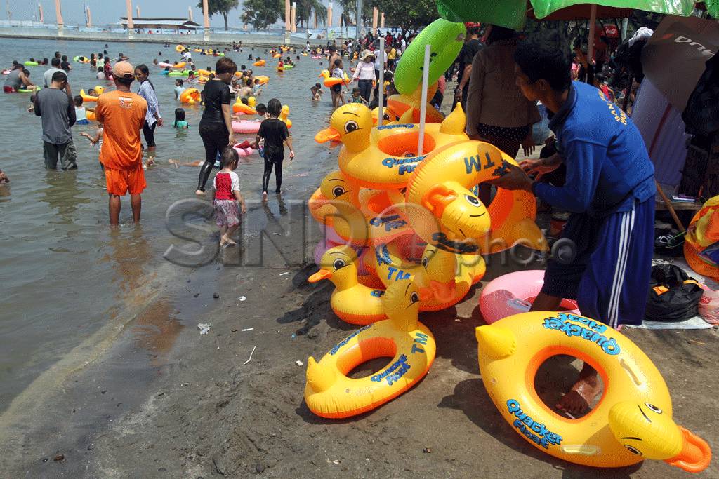 Pantai Ancol Disesaki...