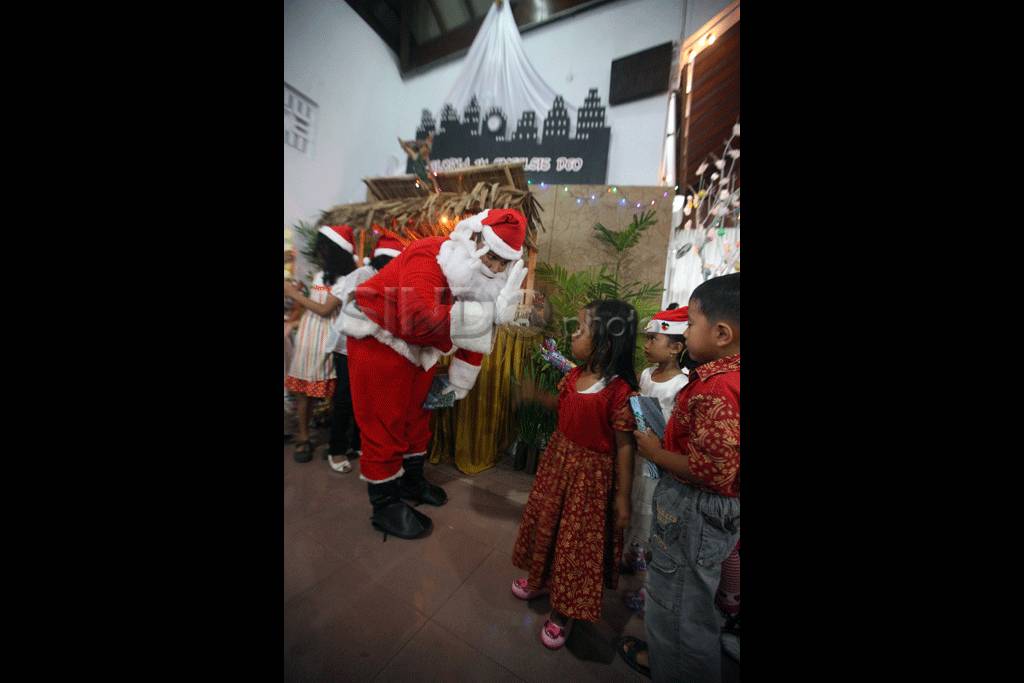 Misa Natal di Gereja...