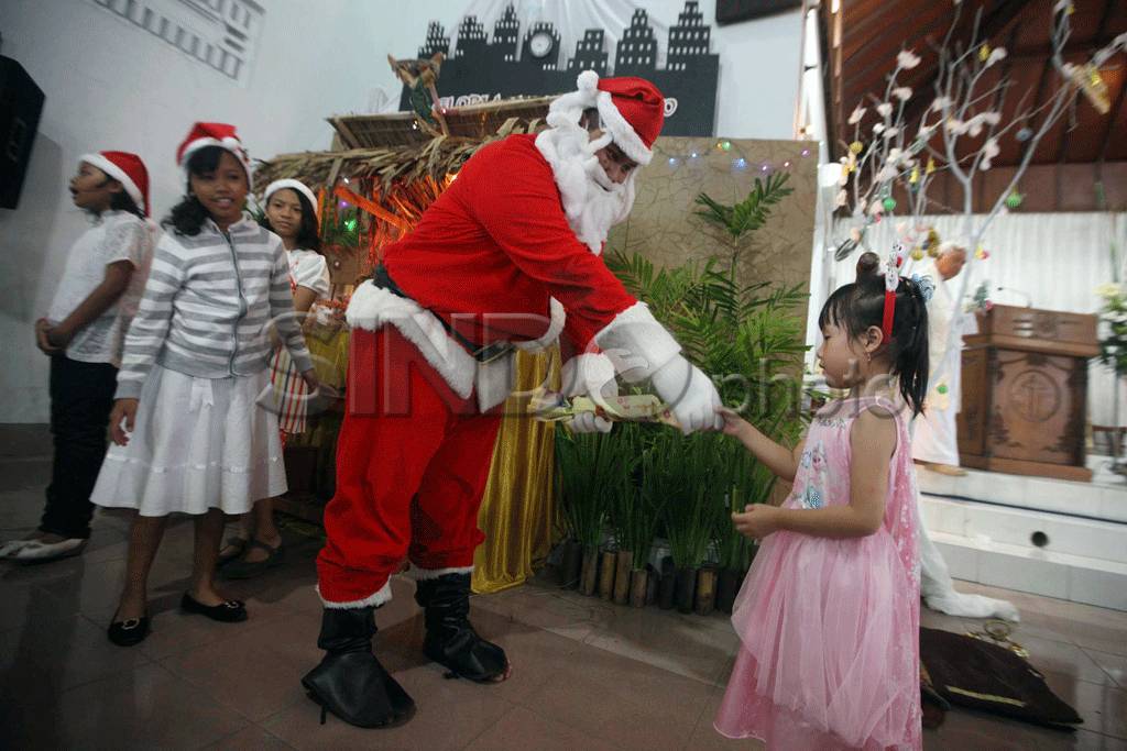 Misa Natal di Gereja...