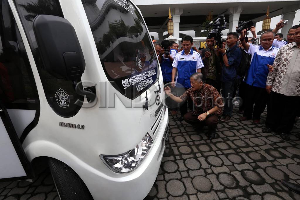 Mobil Listrik Karya...