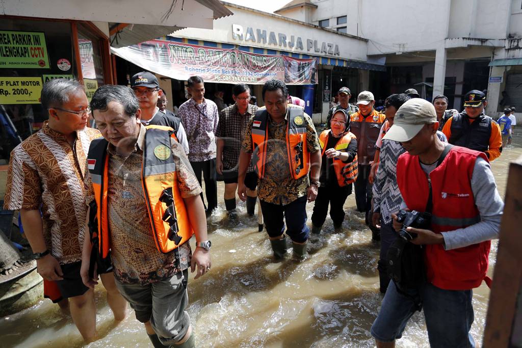 7 Hari Terendam Banjir,...