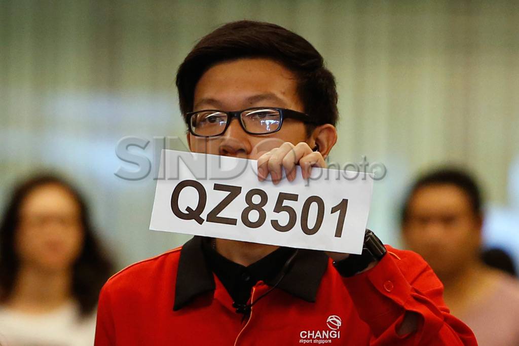 Penantian Keluarga Penumpang...