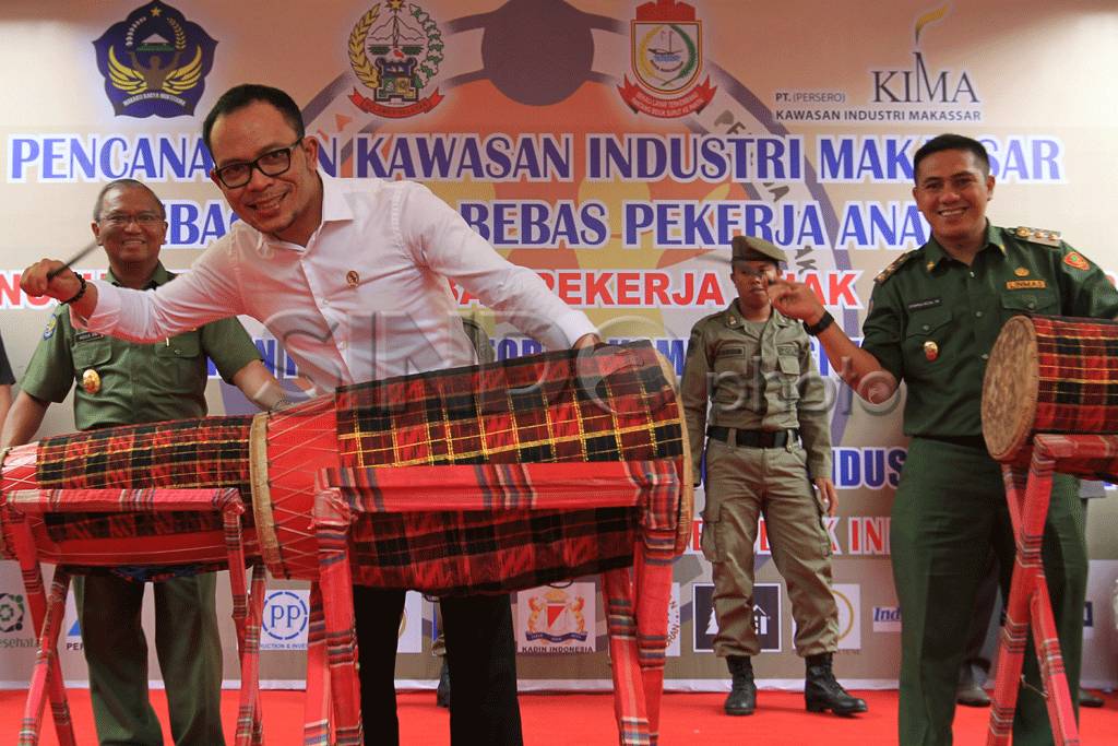 Menaker Lakukan Kunjungan...