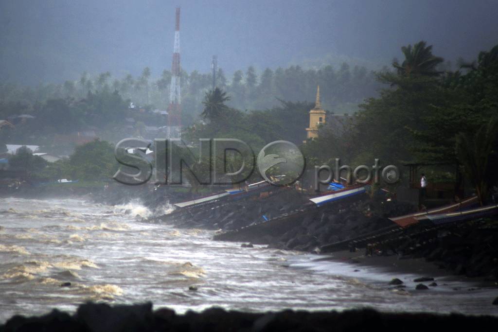 Cuaca Buruk di Manado,...