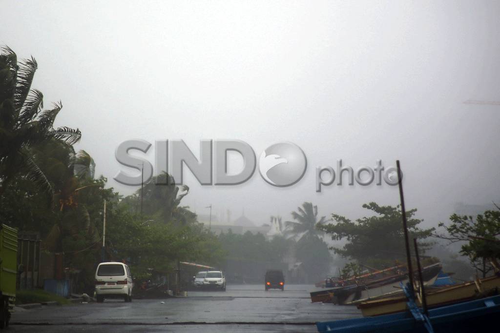 Cuaca Buruk di Manado,...