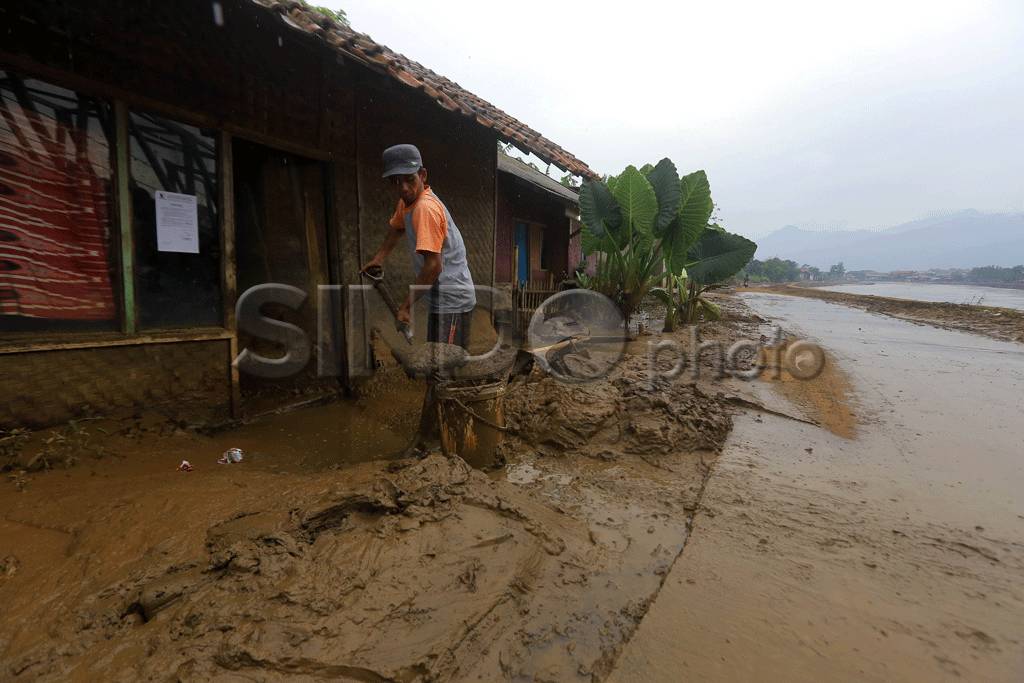 Banjir di Bandung Mulai...