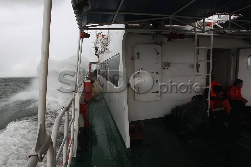 Cuaca Buruk, Kapal Basarnas...