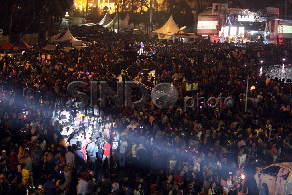 Pesta Kembang Api Sambut...