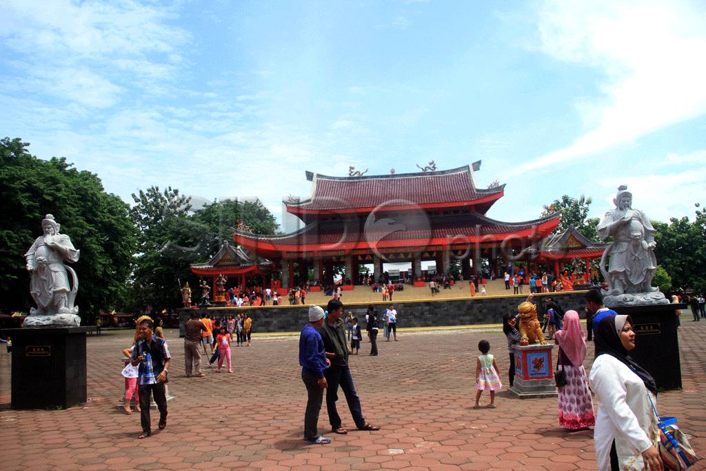 Pengunjung Klenteng...