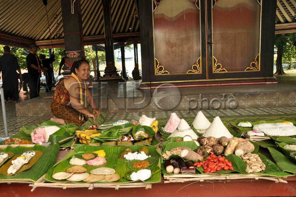 Jamasan Meriam Nyai...