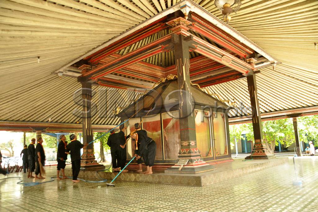 Jamasan Meriam Nyai...