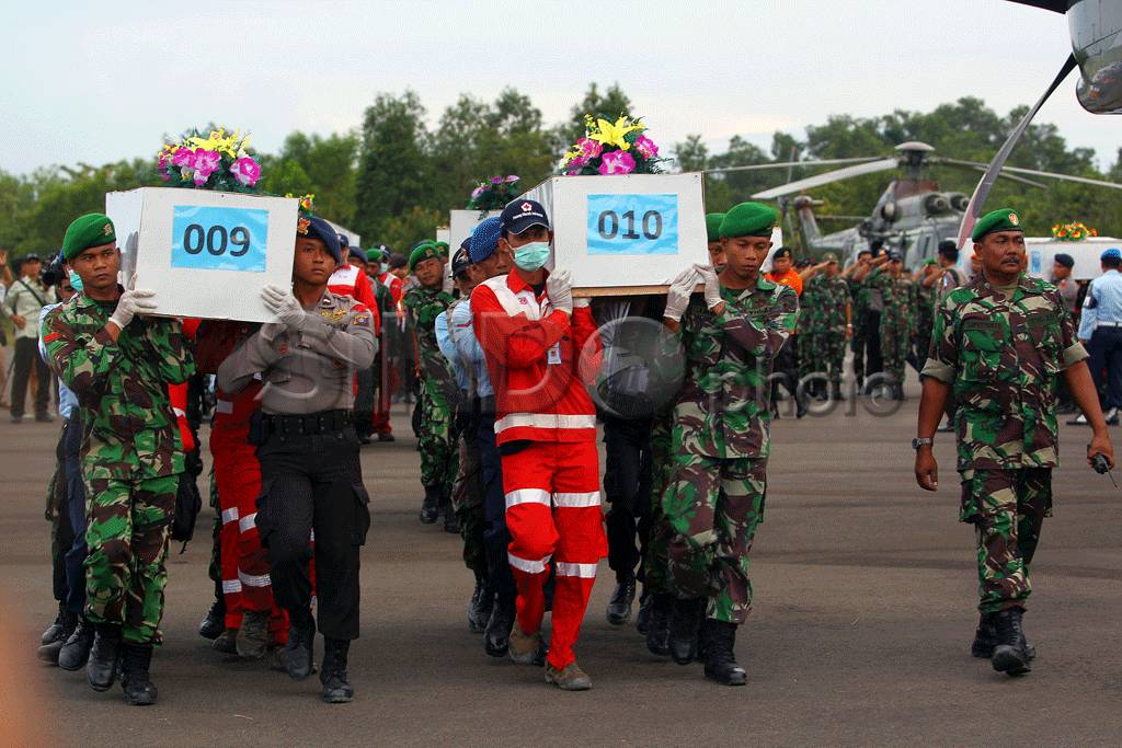 10 Jenazah Diterbangkan...