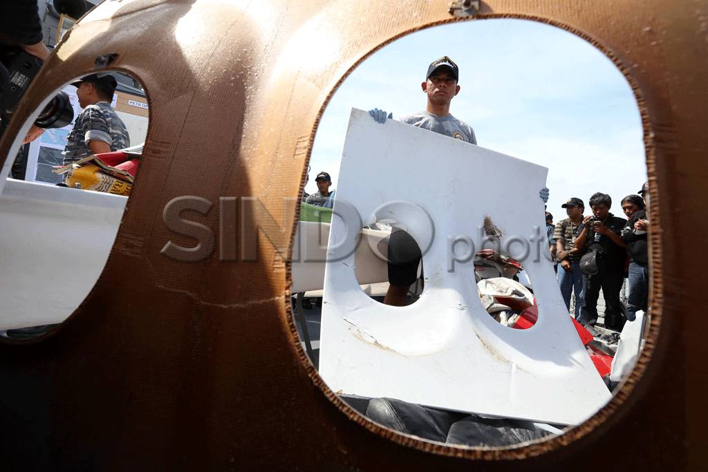 KRI Bung Tomo Bawa Serpihan...