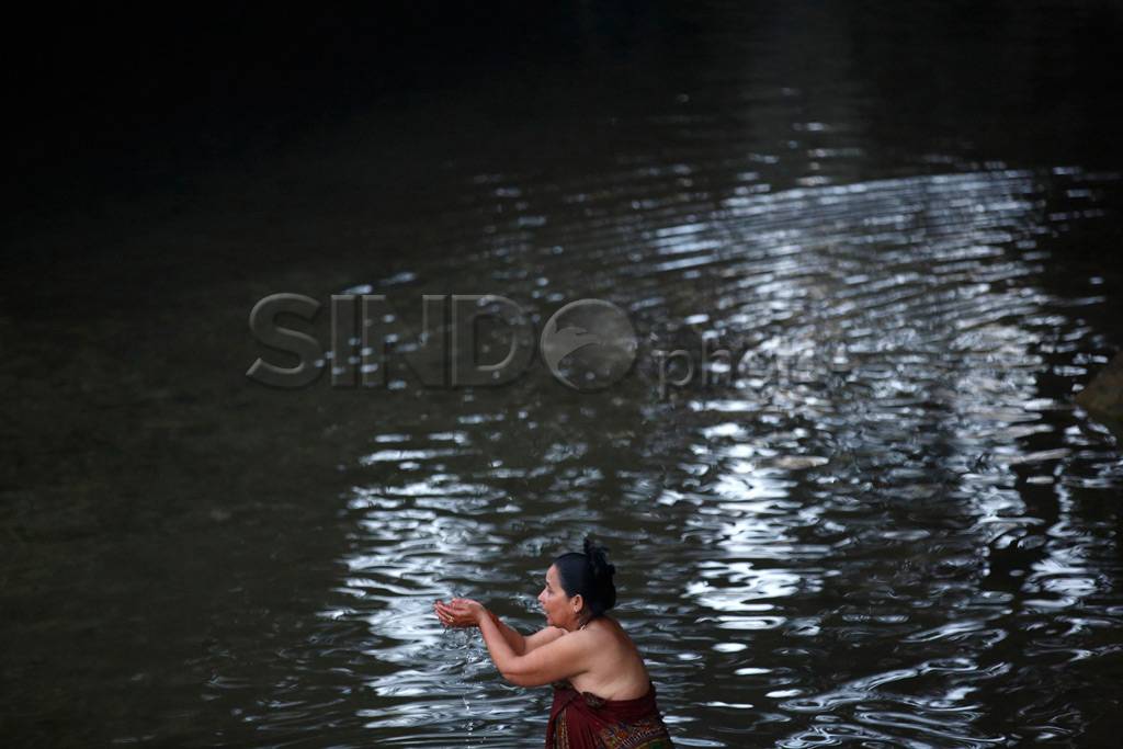 Ritual Mandi Suci di...