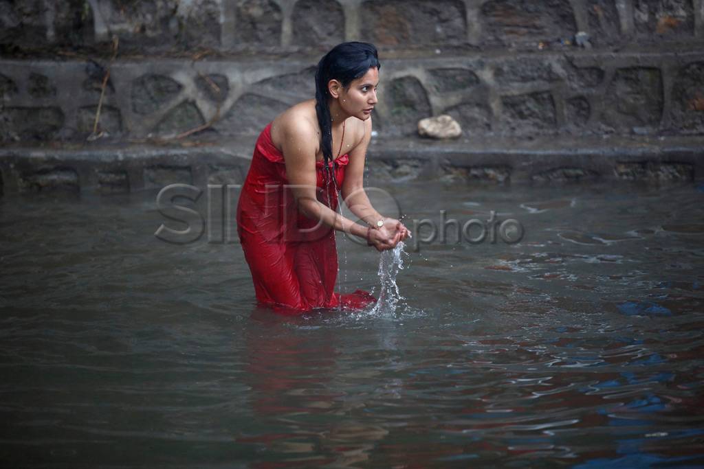 Ritual Mandi Suci di...