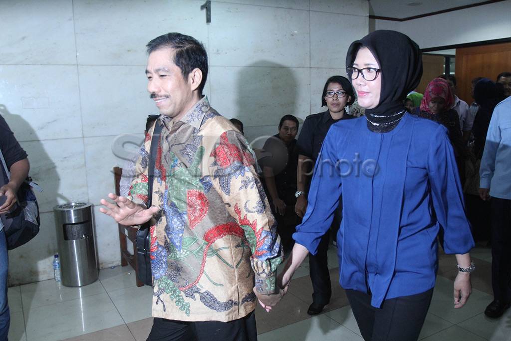 Istri Muda Romi Herton...