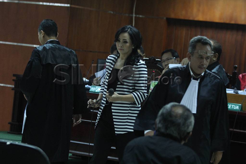 Istri Muda Romi Herton...