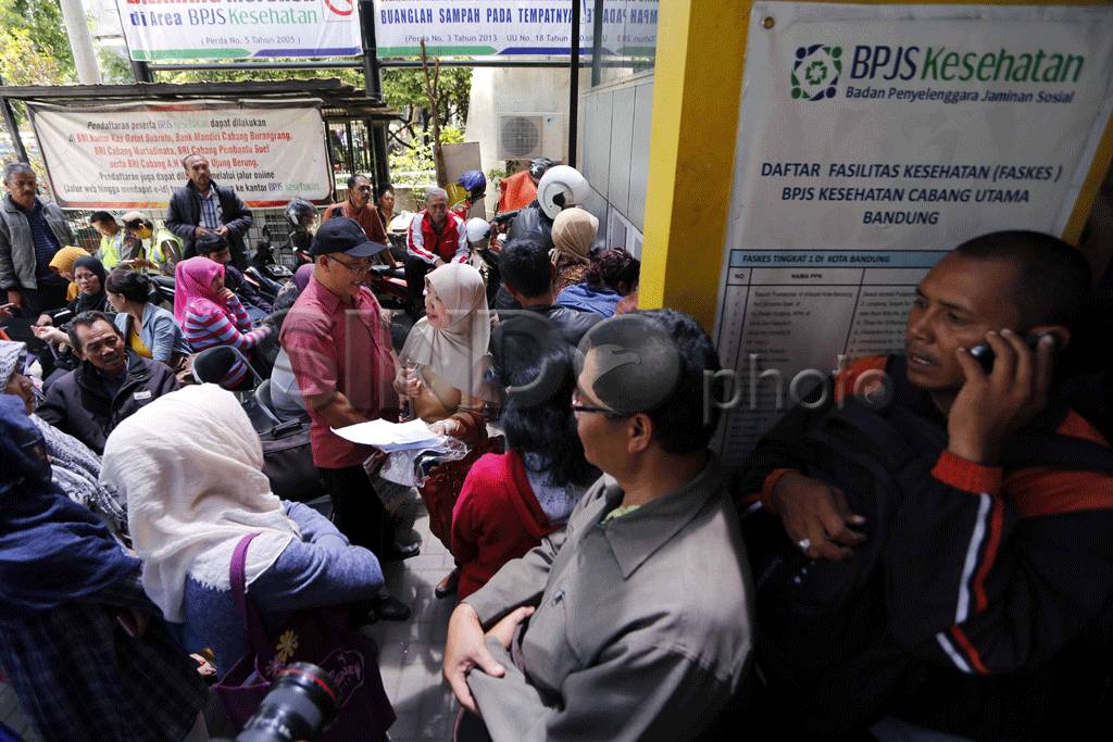 Warga Bandung Antre...