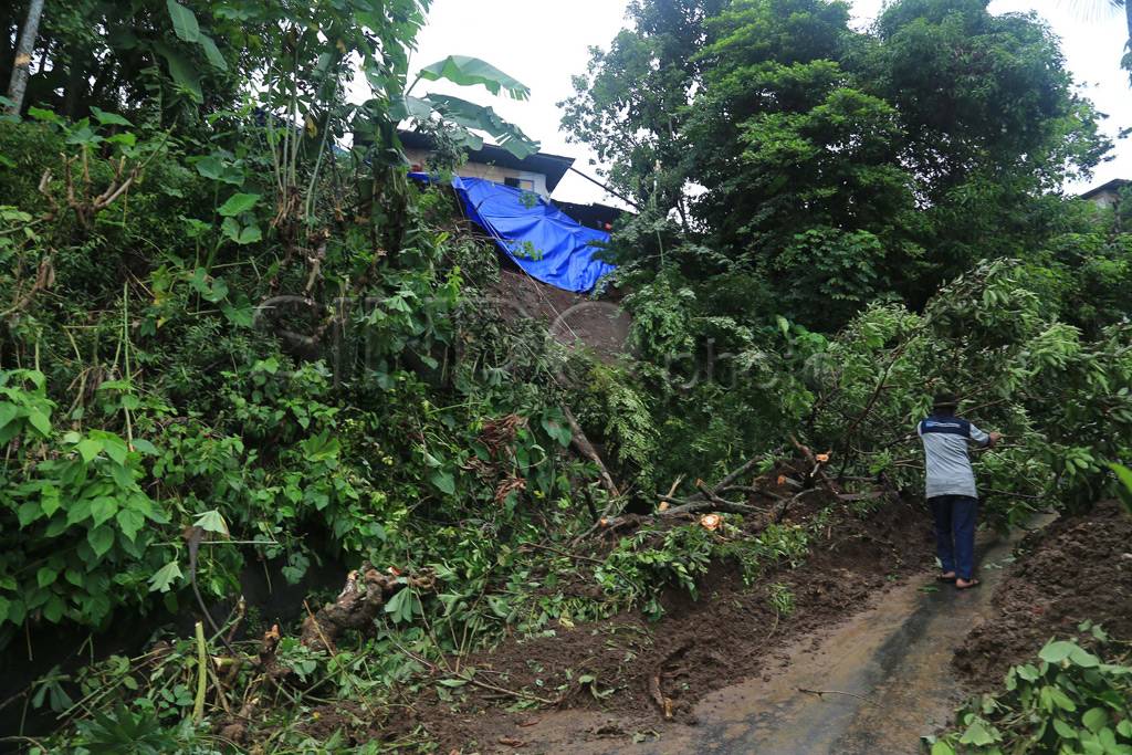 Banjir dan Longsor di...